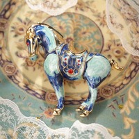 Broche Émail Style Chinois Cheval Tang Peinte à la Main Plaqué Or Élégante Accessoire de Costume pour Homme Cadeau de Luxe pour Fête