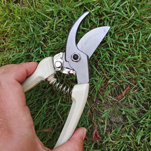 กรรไกรตัดแต่งกิ่งยามาฟูจิ 130 แบบญี่ปุ่น ผลิตจากเหล็กกล้าไร้สนิม สำหรับตัดแต่งกิ่งไม้ผล ดอกไม้ และกิ่งก้าน ขนาด 20-30 มม. - Product Image 3