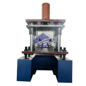 Rouleau automatique de colonne d'étagère de support de stockage de rendement élevé formant la caractéristique de fabrication de poteau d'étagère de noyau de roulement d'engrenage de moteur - Product Image 1