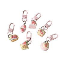 Porte-clés Soododo en PVC imprimé UV, motif fraise réaliste, style gâteau, jouet alimentaire créatif sur le thème des desserts