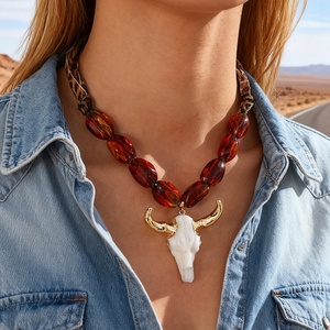 Collar con Colgante de Calavera de Toro Estilo Boho Occidental de Asu con Cinta de Estampado de Leopardo y Cuentas de Ámbar - Joyería de Estilo Étnico para Mujer - Product Image 1