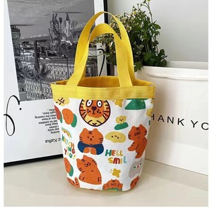 Bolso de lona cilíndrico con estampado estilo Instagram, diseño de graffiti, bloques de color, cierre de boca abierta pequeña, ideal como bolsa de almuerzo. - Product Image 2