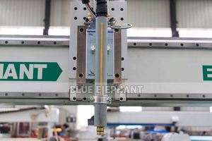 เครื่องแกะสลักไม้ซีเอ็นซี <span class=keywords><strong>Blue</strong></span> <span class=keywords><strong>Elephant</strong></span> ขนาด 4*8 ฟุต 4 แกน 1530 ATC สำหรับตัดไม้เอ็มดีเอฟ ทำเฟอร์นิเจอร์ไม้ และทำประตู - Product Image 3