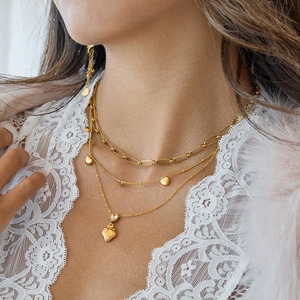 Collar con colgante de circonita de fresa, joyería de acero inoxidable con forma de fruta para mujer, diseño geométrico para ocasiones de regalo - Product Image 3