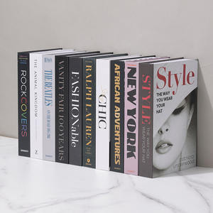 Libros Plegables Sencillos de Atrezo al por Mayor Modelo de Revista de Moda para Mesa de Centro Decoración de Hotel y Hogar Arte en Papel - Product Image 3