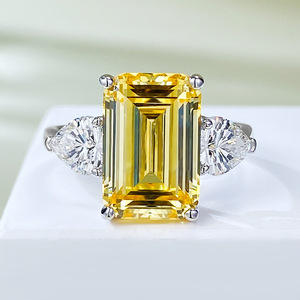 Bague en pierres précieuses simulées Taille émeraude <span class=keywords><strong>5</strong></span> <span class=keywords><strong>Carats</strong></span> 12*8 Design personnalisé Bague en diamant de sucre pour femme - Product Image 3