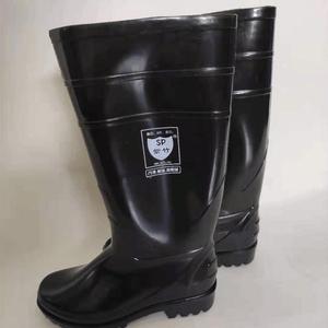 Botas de lluvia Zixi de punta redonda, impermeables, antideslizantes, de plástico SGS, con forro de piel sintética, moldeadas por inyección, negras, de caña alta para hombre. - Product Image 1