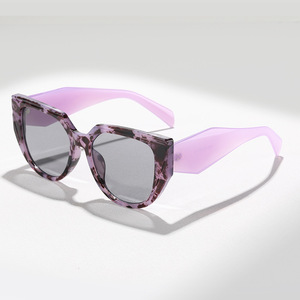 Gafas de Sol Cat Eye con Protección UV400, Montura de PC, Lentes Degradados Color Té, Gafas de Moda para Conducir, Viajar y Estilo Urbano - Product Image 2