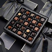 Boîte en papier pour chocolat de qualité supérieure avec logo personnalisé, écologique, recyclable, base rigide, couvercle, emballage recyclé, laminage brillant, gaufrage