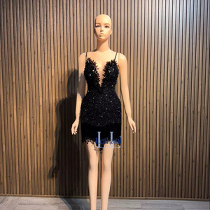 Mini-robe de luxe noire à sequins et col en V profond pour femme – Tenue de soirée cocktail moulante faite à la main pour clubbing - Product Image 1