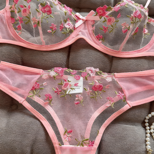 Комплект женского кружевного нижнего белья с вышивкой и цветами - Product Image 2