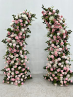 Arche florale artificielle rouge-orangée EverBloom Studio pour décoration de scène de mariage de luxe