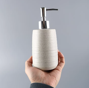 <span class=keywords><strong>Distributeur</strong></span> de <span class=keywords><strong>savon</strong></span> liquide pratique en résine, design moderne, rechargeable, pour salle de bain d'hôtel - Product Image 5