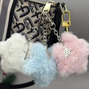 Porte-clés tendance 3 couleurs avec breloques étoiles en peluche duveteuse, pompons en fausse fourrure de lapin Y2K, support de clés de voiture, ornement de sac, cadeaux mode en métal - Product Image 1