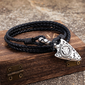 Bracelet en cuir tissé noir de style nordique, pendentif flèche, bijoux unisexes en argent tibétain - Product Image 1