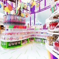 Conception de magasin de bonbons colorés, vente au détail de bonbons aux fruits personnalisés mignons, étagère ronde, présentoir de magasin de bonbons sucettes pour vente au centre commercial