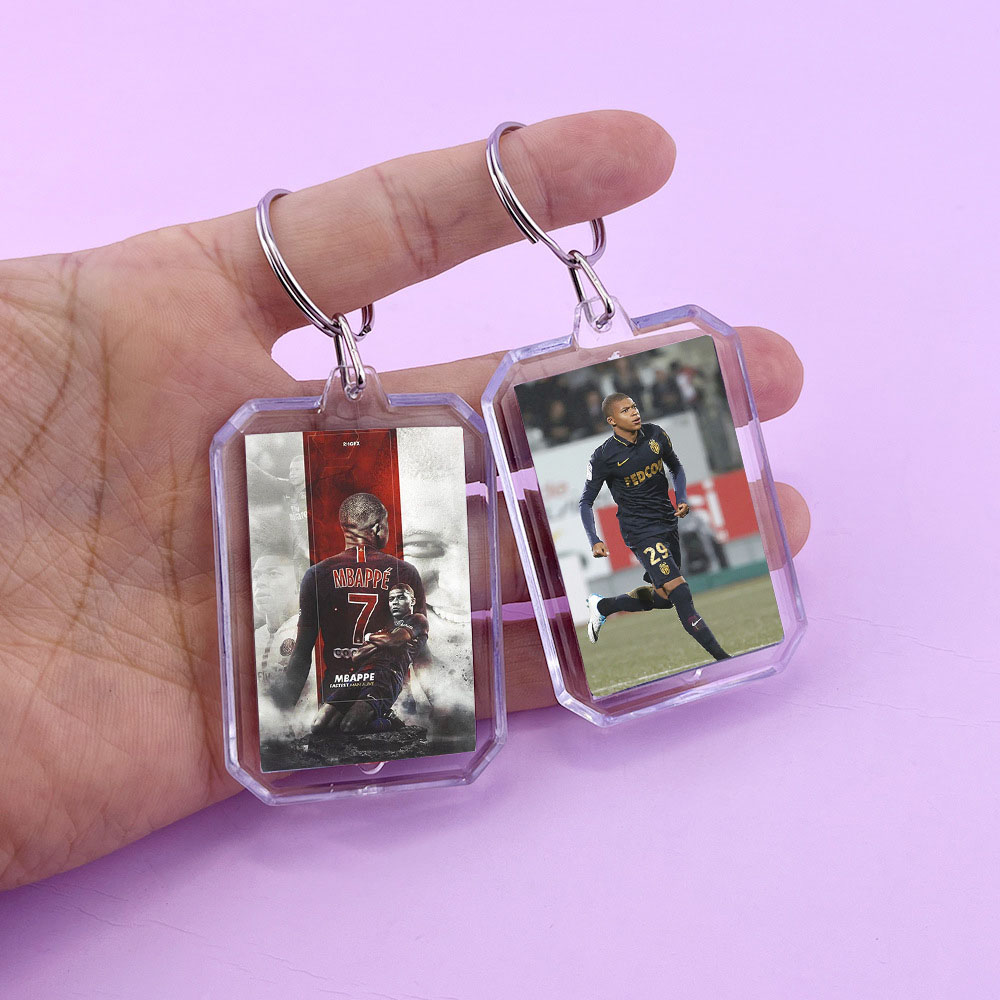 Diferentes imágenes de Mbappé a doble cara.