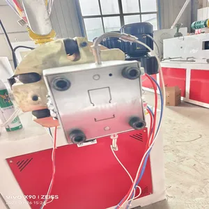 Köşe ve dış köşe boncuk yapma makinesi PVC profil üretim hattı içinde yapı malzemeleri