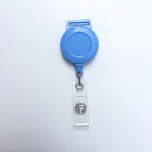 Cordon rétractable pour badge d'identification - Porte-badge en plastique durable avec logo personnalisable et dégagement rapide pour événements, bureaux et cadeaux - Product Image 4