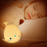 Veilleuse LED en forme de baleine mignonne de style moderne, rechargeable par USB, mini lampe de chevet avec télécommande, en silicone, pour chambre d'enfant