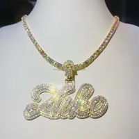 Personnalisé S925 Sterling Silver D VV Bling Glacé VVS Baguette Moissanite Diamant Cursive Lettre Nom Charmes Lettre Pendentif