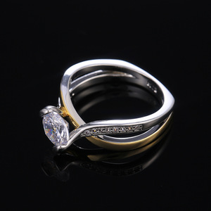 Anello di Fidanzamento Bicolore da Donna, Elegante Anello Regolabile con Cristallo Rotondo, Gioiello per Proposta di Matrimonio - Product Image 4