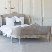 Lit king-size en chêne massif sculpté, style français traditionnel, avec cannage tressé, hauteur réglable, design de lit moelleux