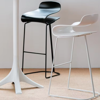 Tabourets de bar Dossier minimaliste moderne Tabourets hauts Chaises hautes en fer forgé Tabourets de bar en métal