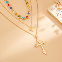 Collier Croix Géométrique Irrégulier Tendance avec Strass Colorés et Pendentif Cercle Perle pour Femme - Accessoire Très Vendu
