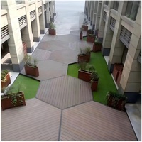 Carreaux de terrasse composites à emboîtement les plus vendus, planches de 12 pieds de long, surface gaufrée, grain de bois pour la décoration extérieure