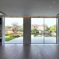 Puerta Corredera Exterior de Aluminio Multicarril con Vidrio Templado Resistente a Impactos, Aprobada para Huracanes en Florida, para Villas y Centros Comerciales