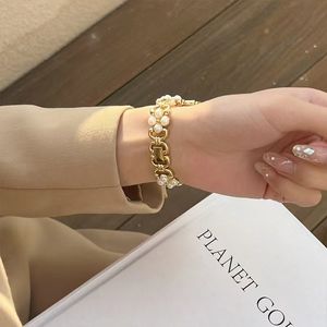 Correa de reloj de repuesto de la serie Luxury Sparkle 3D Pearl Titanium Alloy para <span class=keywords><strong>Apple</strong></span> iWatch Bands 9 8 7 6 5 4 3 2 1 SE <span class=keywords><strong>SE2</strong></span> - Product Image 4