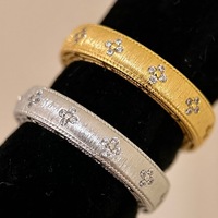 Bague florale rétro 2026 en strass brossé, bicolore, délicate, polyvalente, de qualité supérieure, tendance