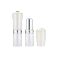 Nouveau tube de rouge à lèvres en plastique de luxe en forme d'ampoule blanc conteneur vide personnalisé sérigraphié faites votre propre rouge à lèvres liquide