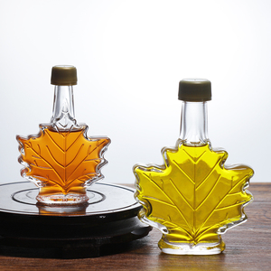 Mini 50ml 100ml 250ml bouteille en verre plat <span class=keywords><strong>avec</strong></span> bouchon à vis en forme de <span class=keywords><strong>feuille</strong></span> <span class=keywords><strong>d</strong></span>'érable pour jus café <span class=keywords><strong>vodka</strong></span> whisky brandy tequila - Product Image 5