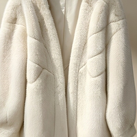 Manteau mi-long en fausse fourrure de vison polyester blanc crème pour femme, col en V, poignets bouffants, coutures géométriques, vêtement d'extérieur de luxe en fourrure