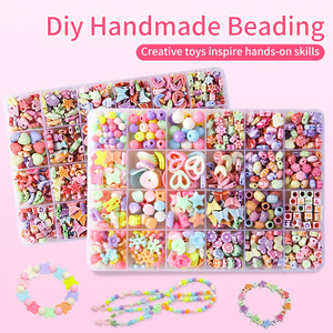 <span class=keywords><strong>Kit</strong></span> <span class=keywords><strong>de</strong></span> Cuentas <span class=keywords><strong>para</strong></span> <span class=keywords><strong>Hacer</strong></span> <span class=keywords><strong>Pulseras</strong></span> y Collares <span class=keywords><strong>para</strong></span> Niñas - Materiales <span class=keywords><strong>de</strong></span> Manualidades <span class=keywords><strong>para</strong></span> el Desarrollo Cognitivo y la Concentración - Product Image 1