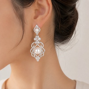 Eleganti orecchini floreali con perline, accessori per matrimoni e feste per donne e spose - Product Image 2