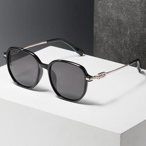 Gafas de Sol para Mujer Ct19, Montura Negra, Lentes TAC con Protección UV400, Estilo Cuadrado Grande, Gafas de Sol de Moda para Exteriores - Product Image 5