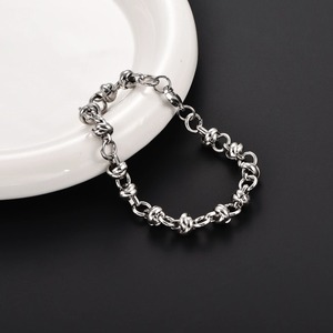 Pulsera de Acero Inoxidable con Eslabones Gruesos de 8MM y Nudos, Brazalete Creativo con Perlas Anudadas, Joyería Personalizada para Fiestas - Product Image 3