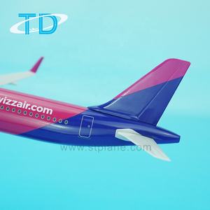 โมเดลเครื่องบิน Wizz <span class=keywords><strong>A321</strong></span> Acale ขนาด 1/100 ความยาว 31 ซม. ทำจากเรซิ่น ตกแต่งได้ตามต้องการ - Product Image 4