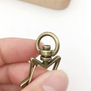 Porte-clés multi-formes en métal avec mousqueton, plaqué coloré, accessoires de sac et bijoux DIY - Product Image 3