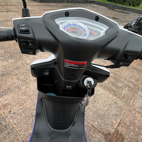 Nouveau Scooter de Course à Essence Modèle Populaire Lindy 125cc du Liban avec Autocollant