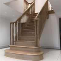 Système d'escalier en bois massif naturel avec dimensions de marches personnalisées pour maisons modernes