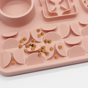 Tappetino Antiscivolo per Cani e Gatti in Silicone Alimentare Punto - Tappetino Multifunzionale Portatile Anti-Soffocamento per Nascondere il Cibo - Product Image 4