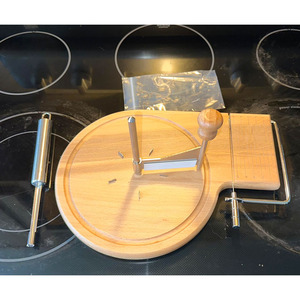 Roulette à fromage et trancheuse 2-en-1, râpe à fromage en acier inoxydable, gadget <span class=keywords><strong>de</strong></span> cuisine multifonctionnel, coupe-fromage - Product Image 3