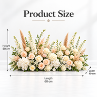 Composition florale artificielle blanc crème faite à la main, chemin de table floral, présentation de fleurs mélangées pour la décoration de scène de cérémonie de mariage