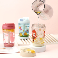 Gobelet en plastique léger à double couvercle avec paille en silicone, sans BPA et base, pour boissons froides, tasse de voyage portable