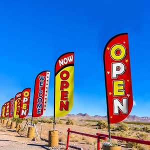 Bandera de Plumas Personalizada con Diseño Abierto para Publicidad Comercial, Pancarta Roja/Amarilla Impermeable, Ideal para Eventos de Inauguración - Product Image 6
