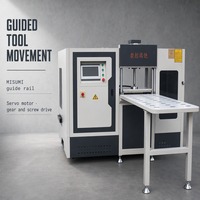 Machine de fraisage CNC pour profilés de fenêtres et de portes en aluminium, pour le traitement des marches, des bords, des nervures et des faces d'extrémité